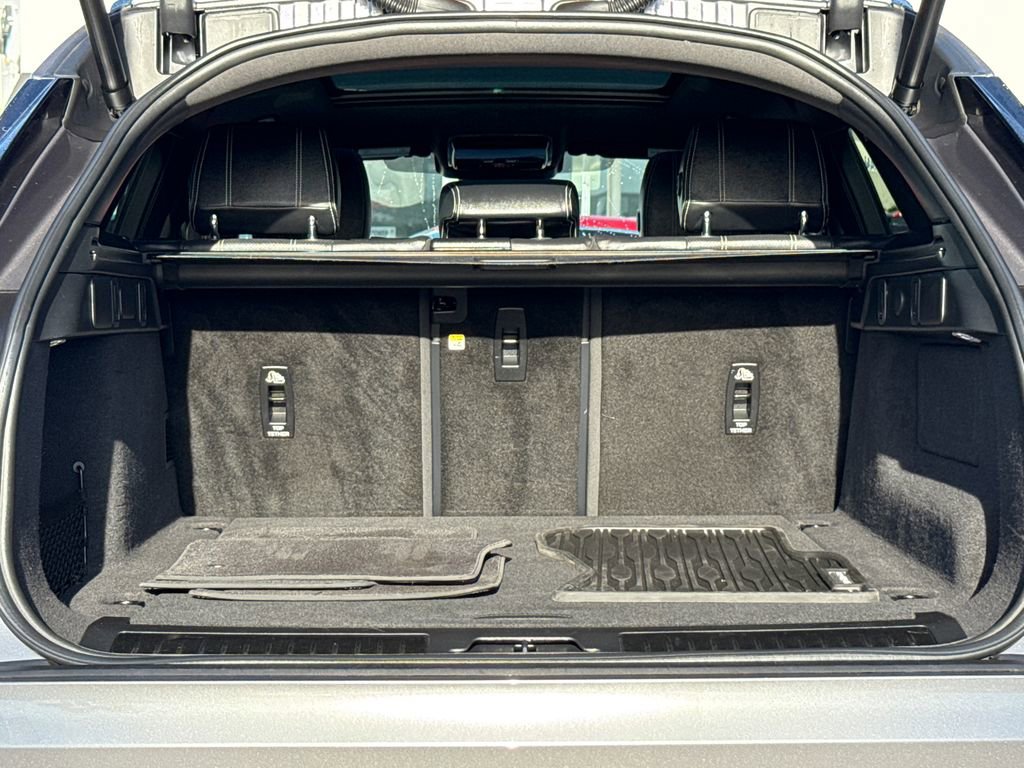 Used 2022 Land Rover Range Rover Velar R-Dynamic S image 10