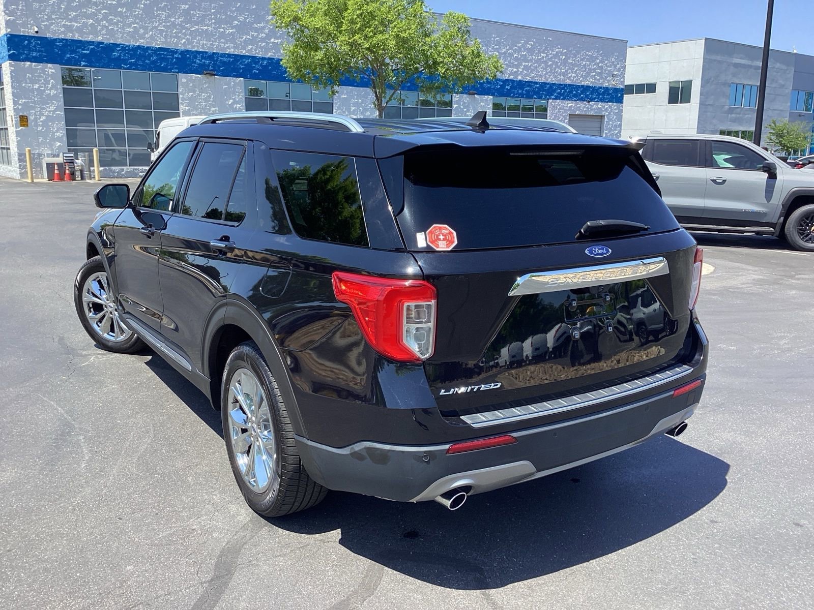 Used 2022 Ford Explorer Limited RWD image 2