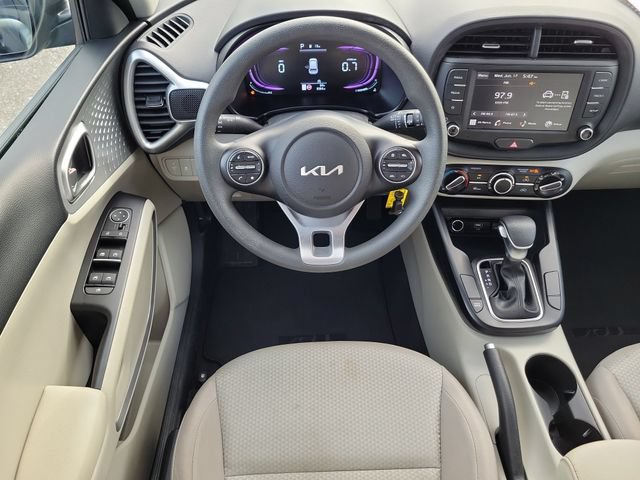 Used 2025 Kia Soul LX FWD image 18