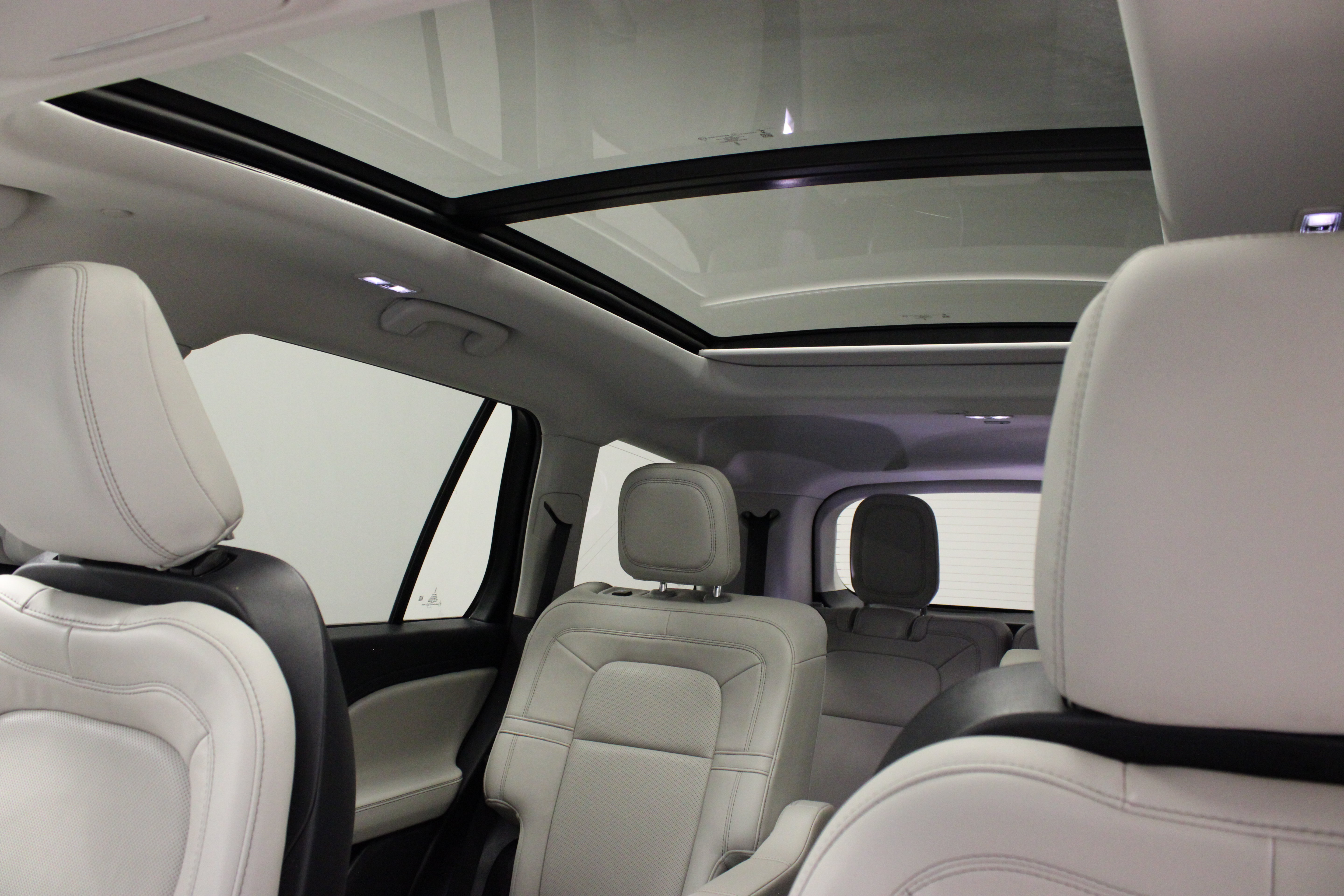 Used 2025 Lincoln Aviator Reserve w/ Illumination Package RWD image 10