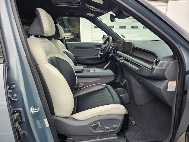 Certified 2024 Kia EV9 GT-Line AWD/4WD image 12