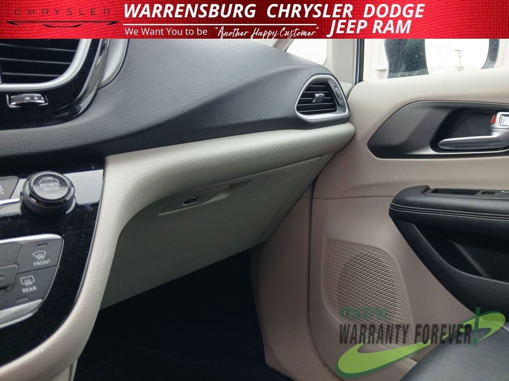 Used 2024 Chrysler Pacifica Touring-L image 25