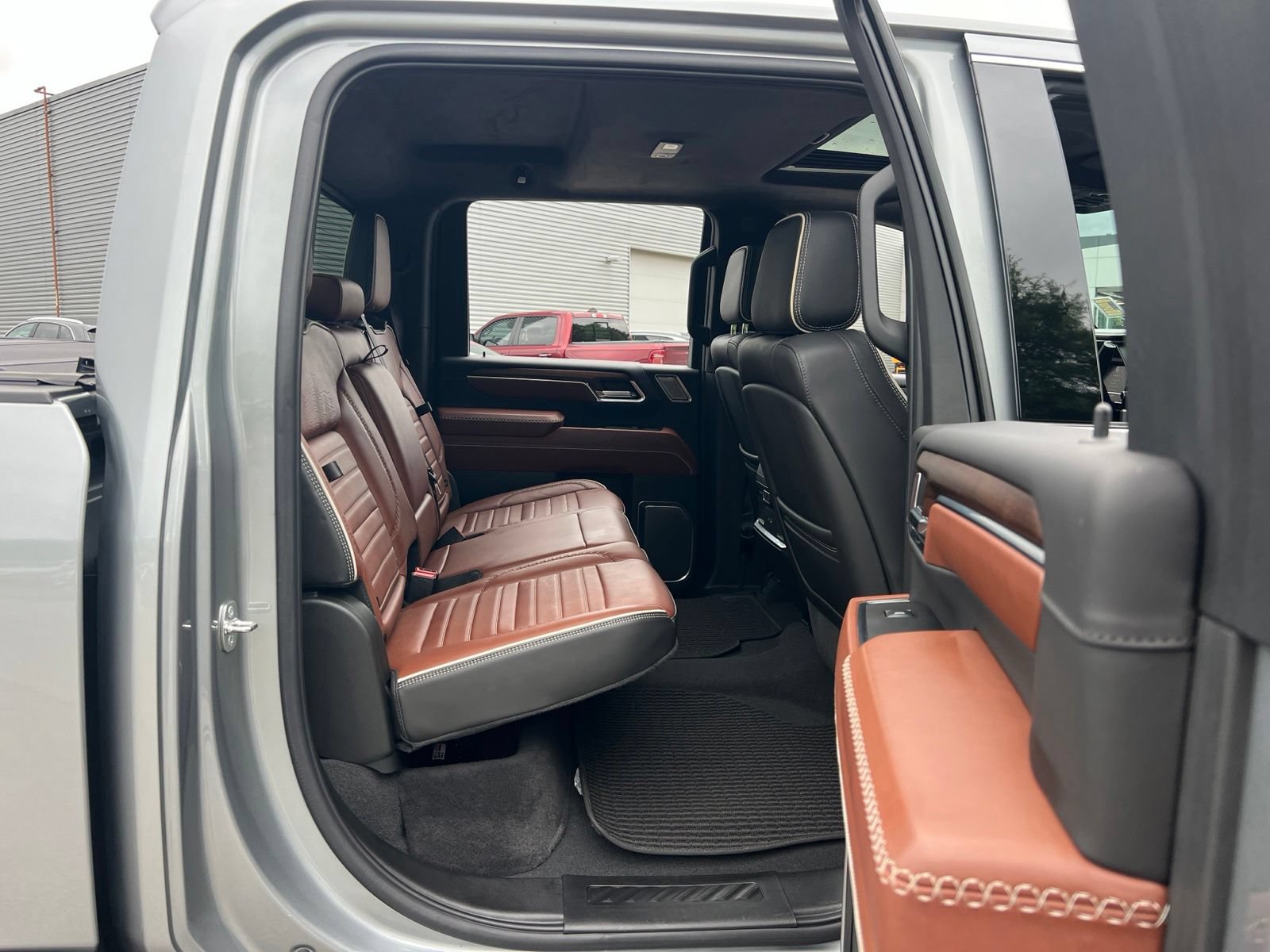 Used 2024 GMC Sierra 2500 Denali Ultimate AWD/4WD image 43
