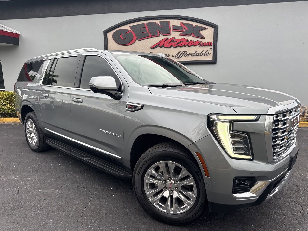 Used 2025 GMC Yukon XL Denali image 1