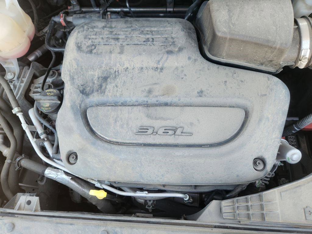 Used 2023 Chrysler Pacifica Limited image 32