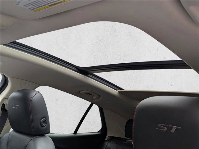 Used 2023 Buick Envision Essence w/ Sport Touring Package image 19