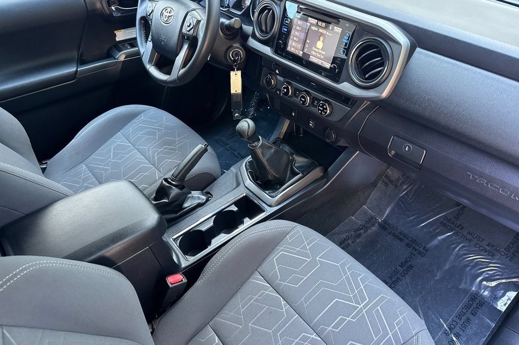 Certified 2017 Toyota Tacoma TRD Off-Road AWD/4WD image 14