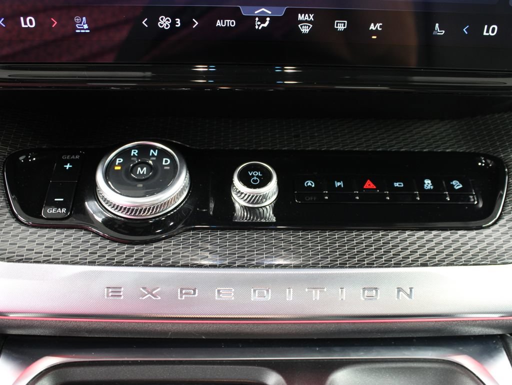 Used 2025 Ford Expedition Max Platinum w/ Stealth Appearance Package AWD/4WD image 66