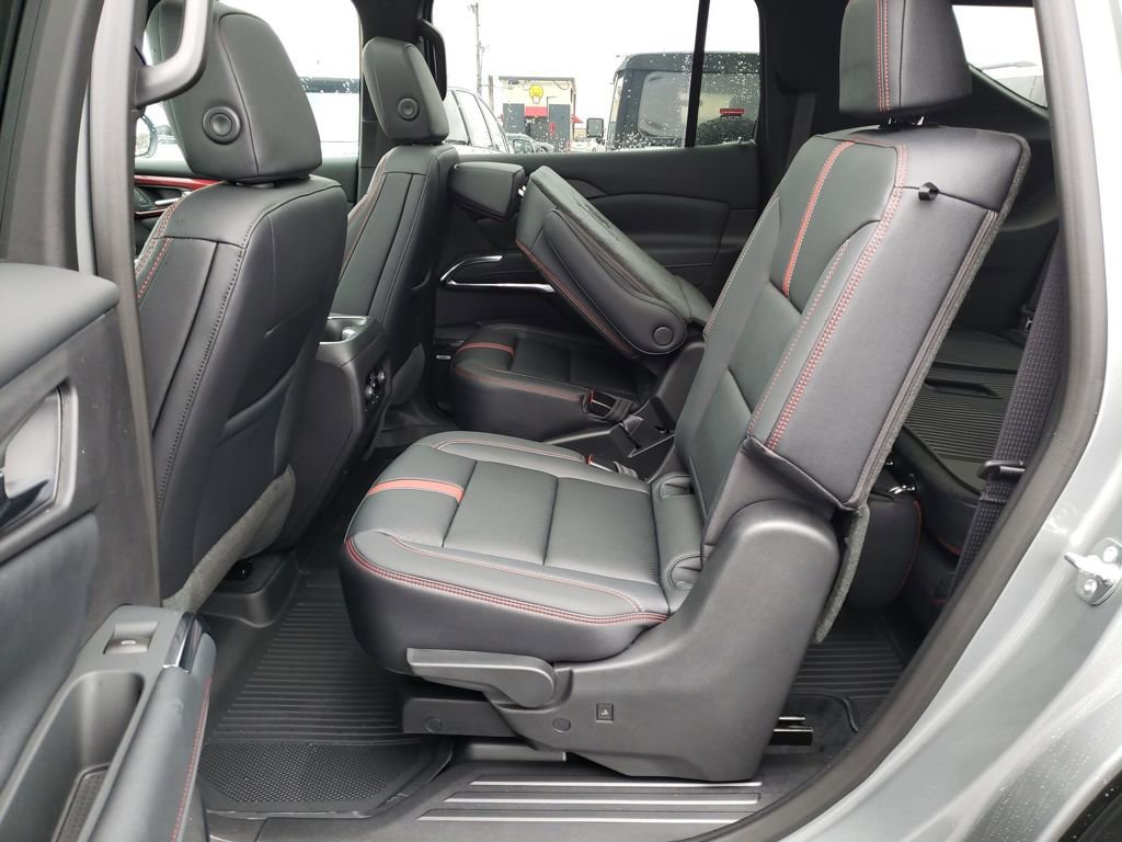 New 2026 Chevrolet Traverse RS w/ LPO, Floor Liner Package AWD/4WD image 23