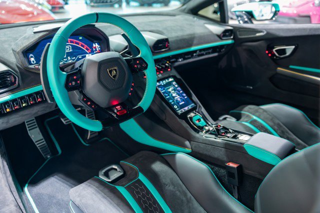 Used 2024 Lamborghini Huracan Tecnica image 21