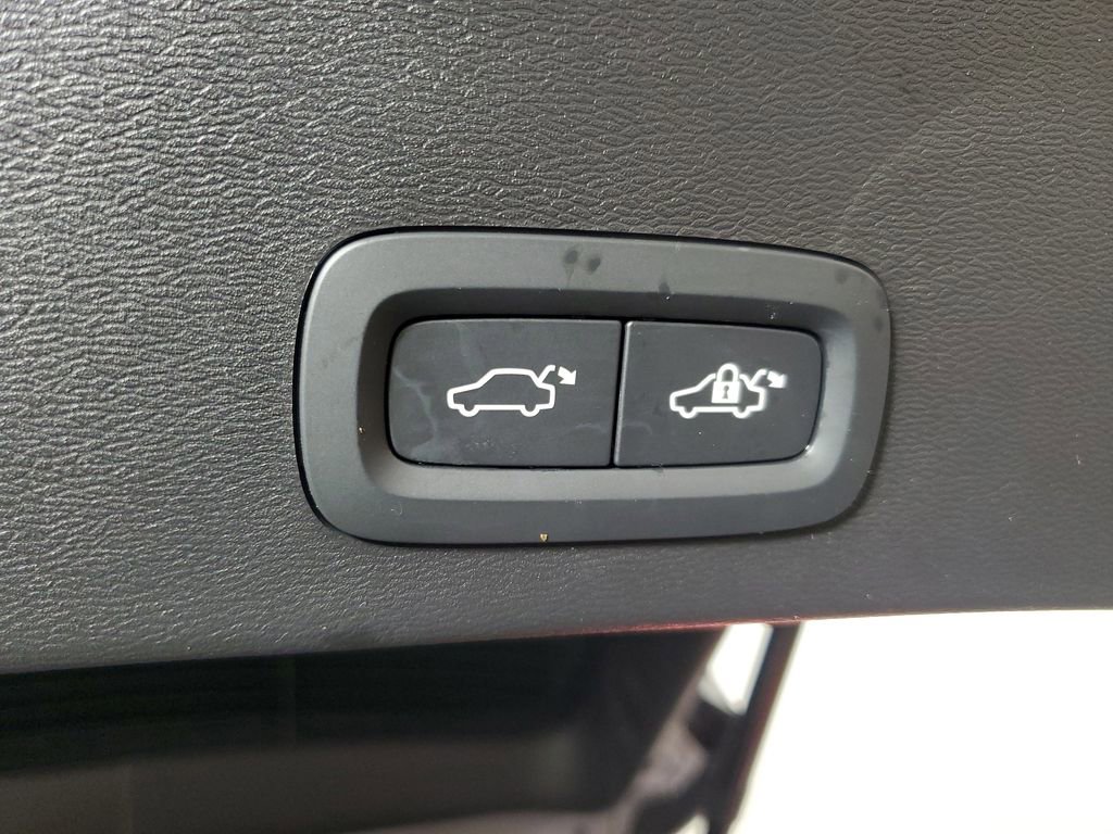 Certified 2026 Volvo XC40 B4 Plus w/ Climate Package image 12