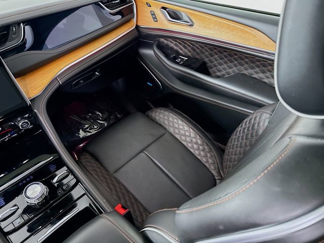 Used 2023 Jeep Grand Cherokee Summit image 25