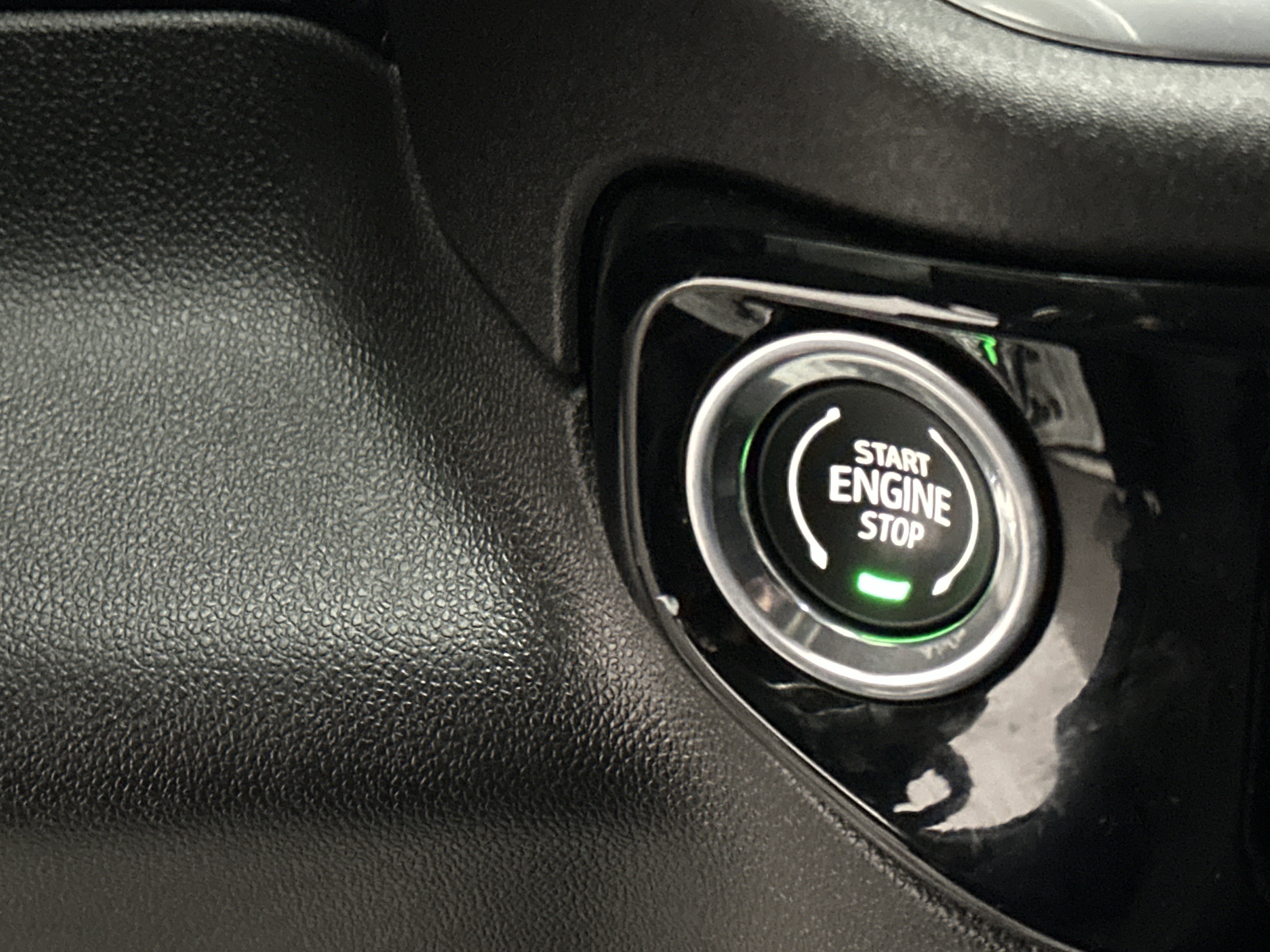 Used 2025 Chevrolet Silverado 2500 LT w/ Convenience Package image 30