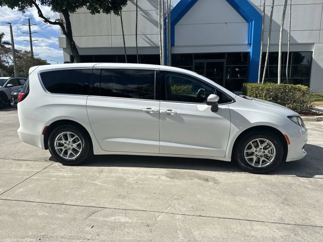 Used 2023 Chrysler Voyager LX FWD image 35