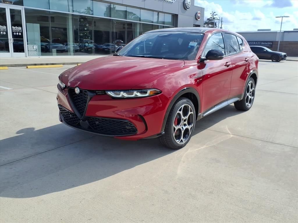New 2025 Alfa Romeo Tonale Veloce w/ Premium Package AWD/4WD image 2