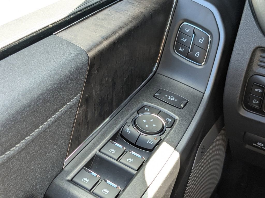 New 2026 Ford F250 Lariat w/ Black Appearance Package image 27