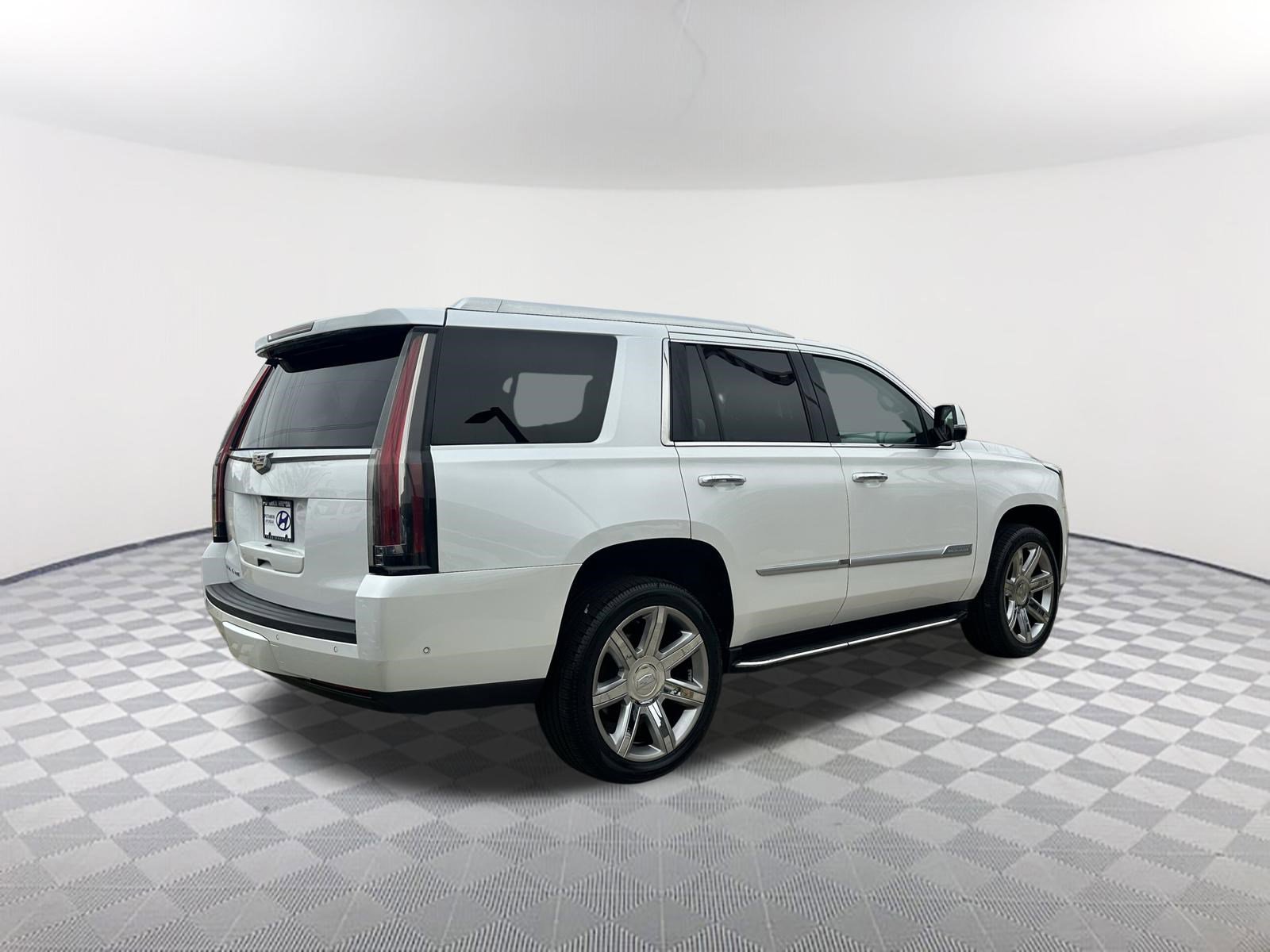 Used 2019 Cadillac Escalade Luxury image 7