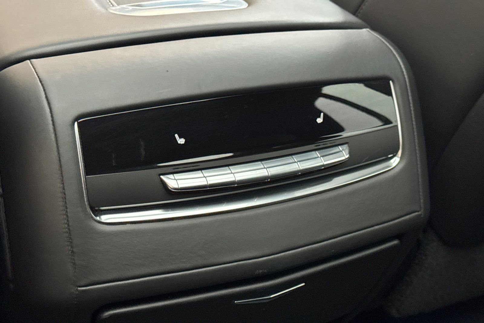 Certified 2021 Cadillac Escalade Sport Platinum w/ Heavy-Duty Trailer Package image 14