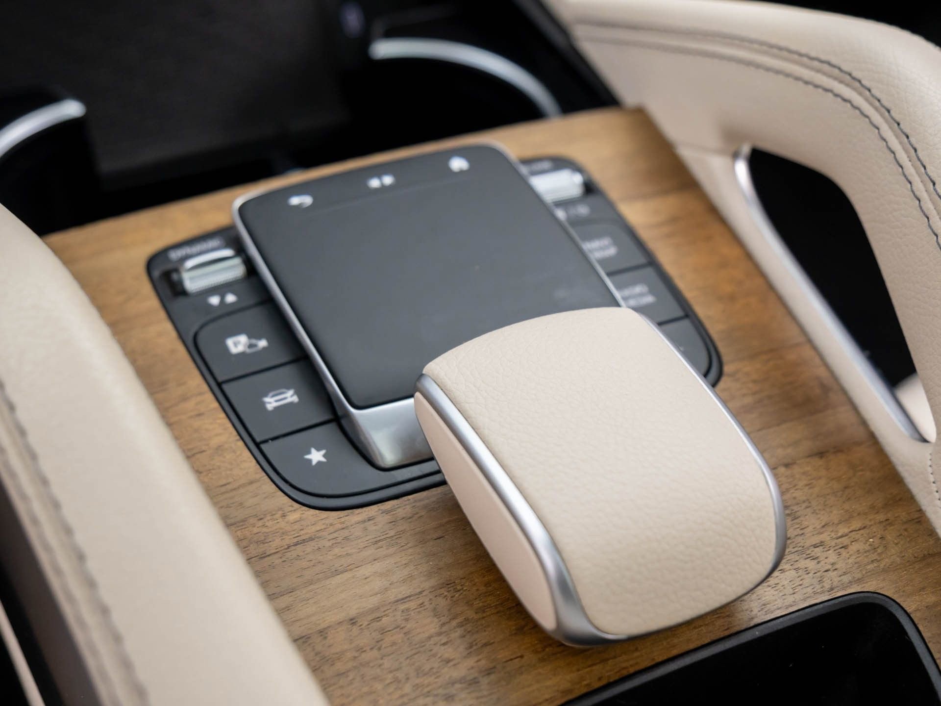 Certified 2024 Mercedes-Benz GLE 350 4MATIC w/ Winter Package image 31