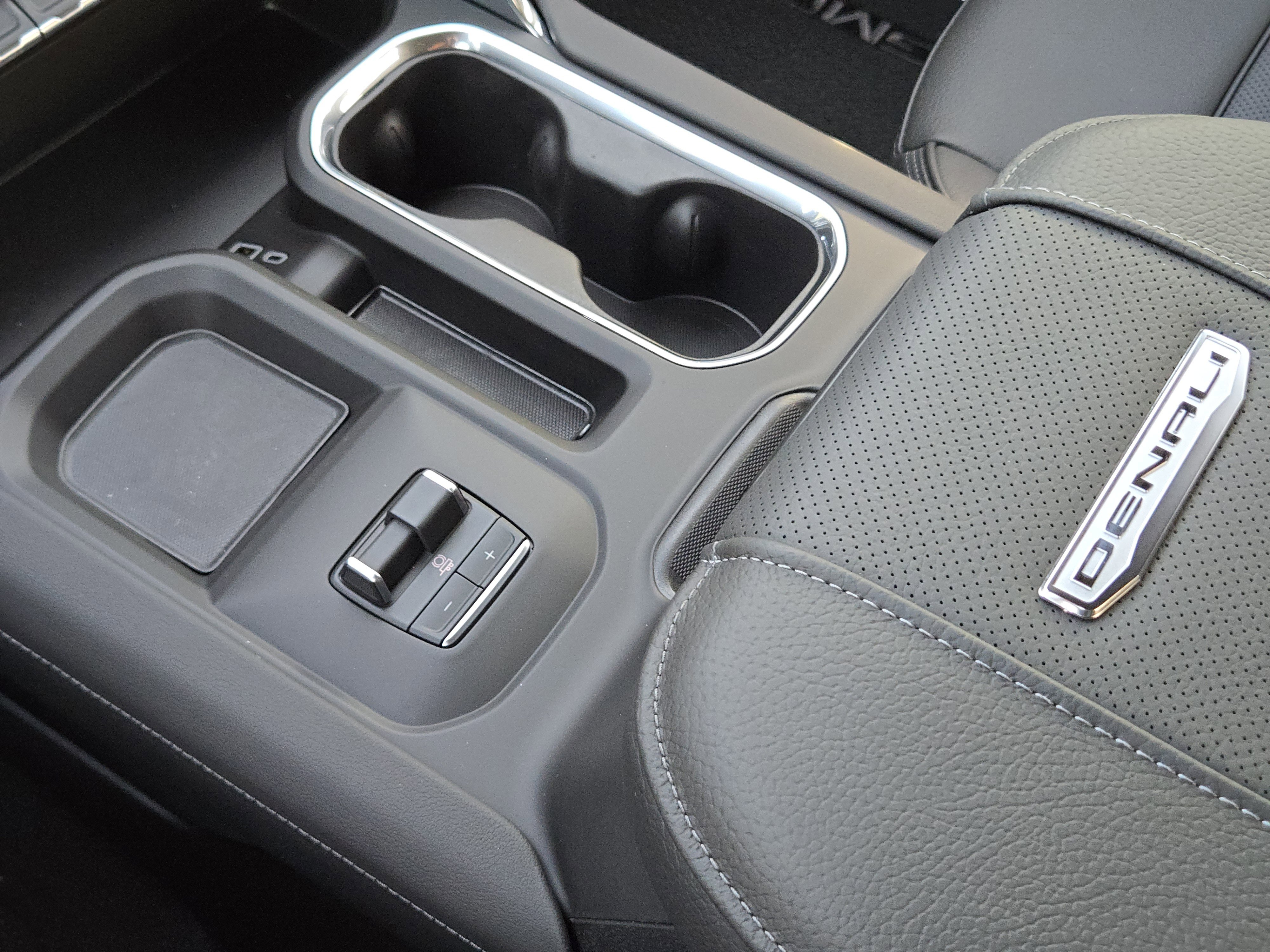 New 2026 GMC Sierra 2500 Denali w/ Denali Reserve Package image 17