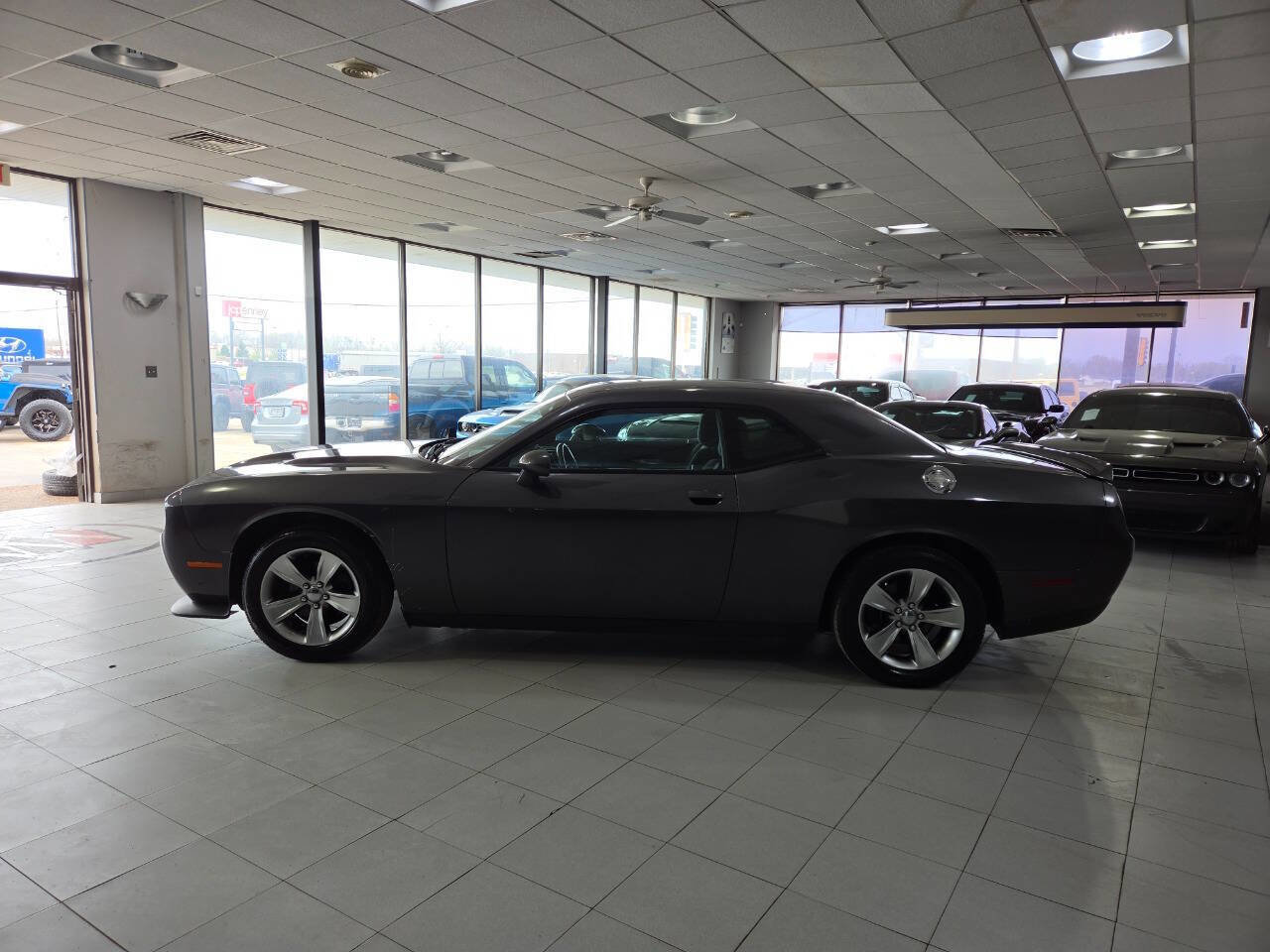 Used 2018 Dodge Challenger SXT image 5
