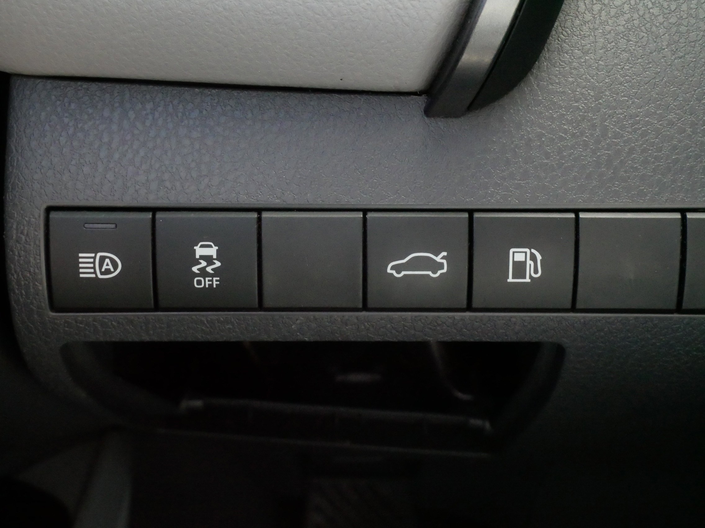 Used 2018 Toyota Camry XLE w/ Protection Package (Q2) FWD image 28