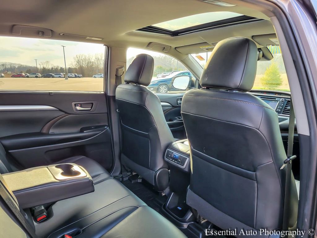 Used 2019 Toyota Highlander XLE AWD/4WD image 31