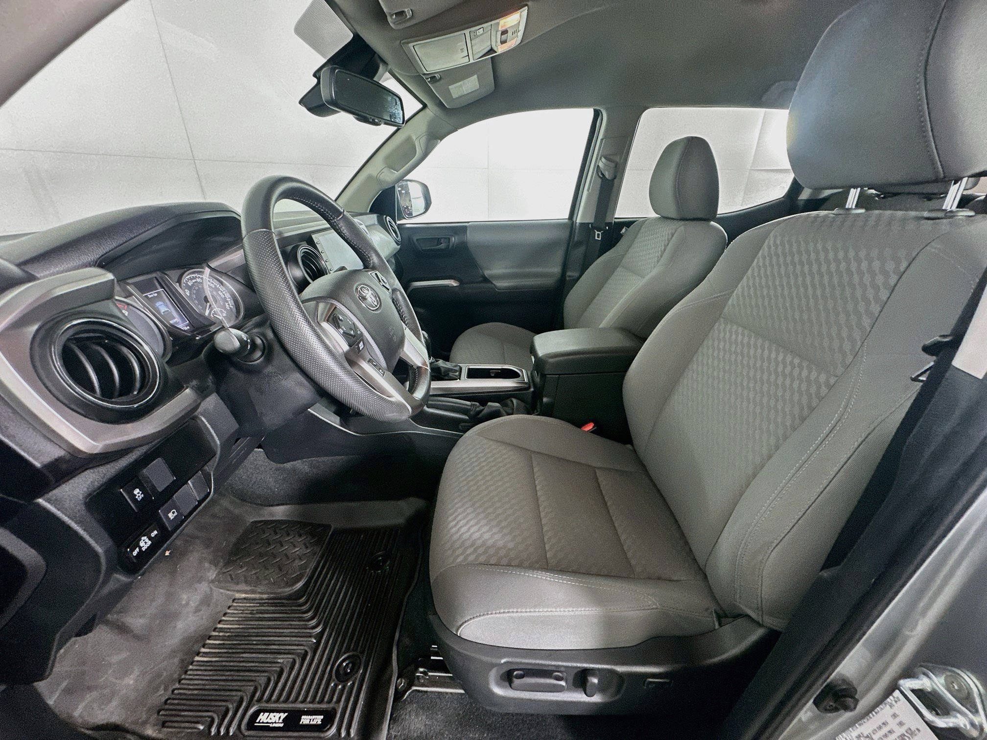 Used 2022 Toyota Tacoma SR5 w/ Technology Package RWD image 13