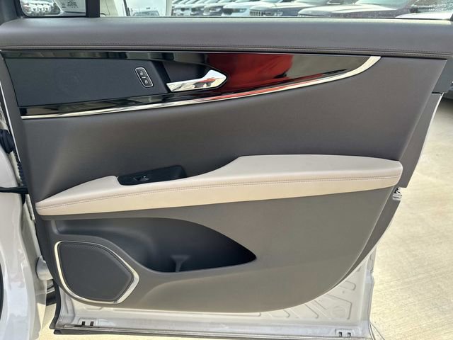 Used 2023 Lincoln Nautilus AWD image 13