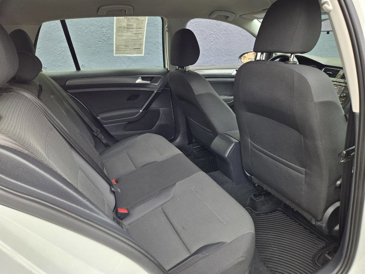 Used 2018 Volkswagen Golf S image 9