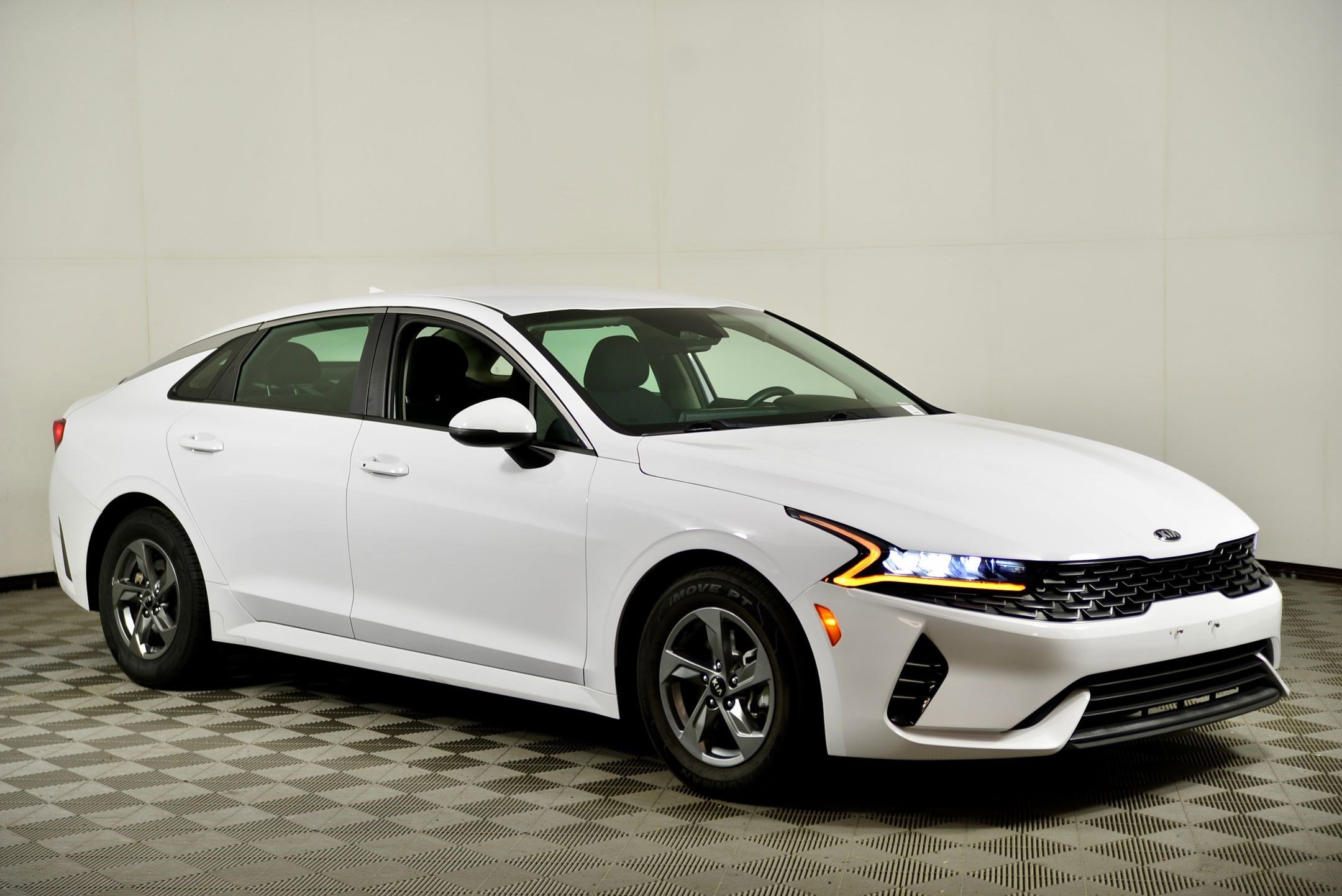 Used 2021 Kia K5 LXS image 6