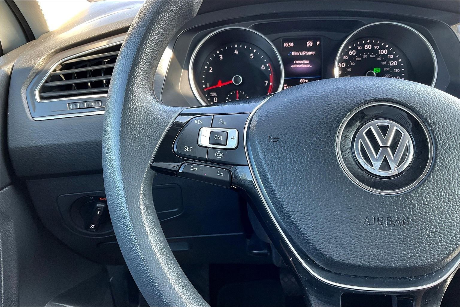 Used 2020 Volkswagen Tiguan S image 11