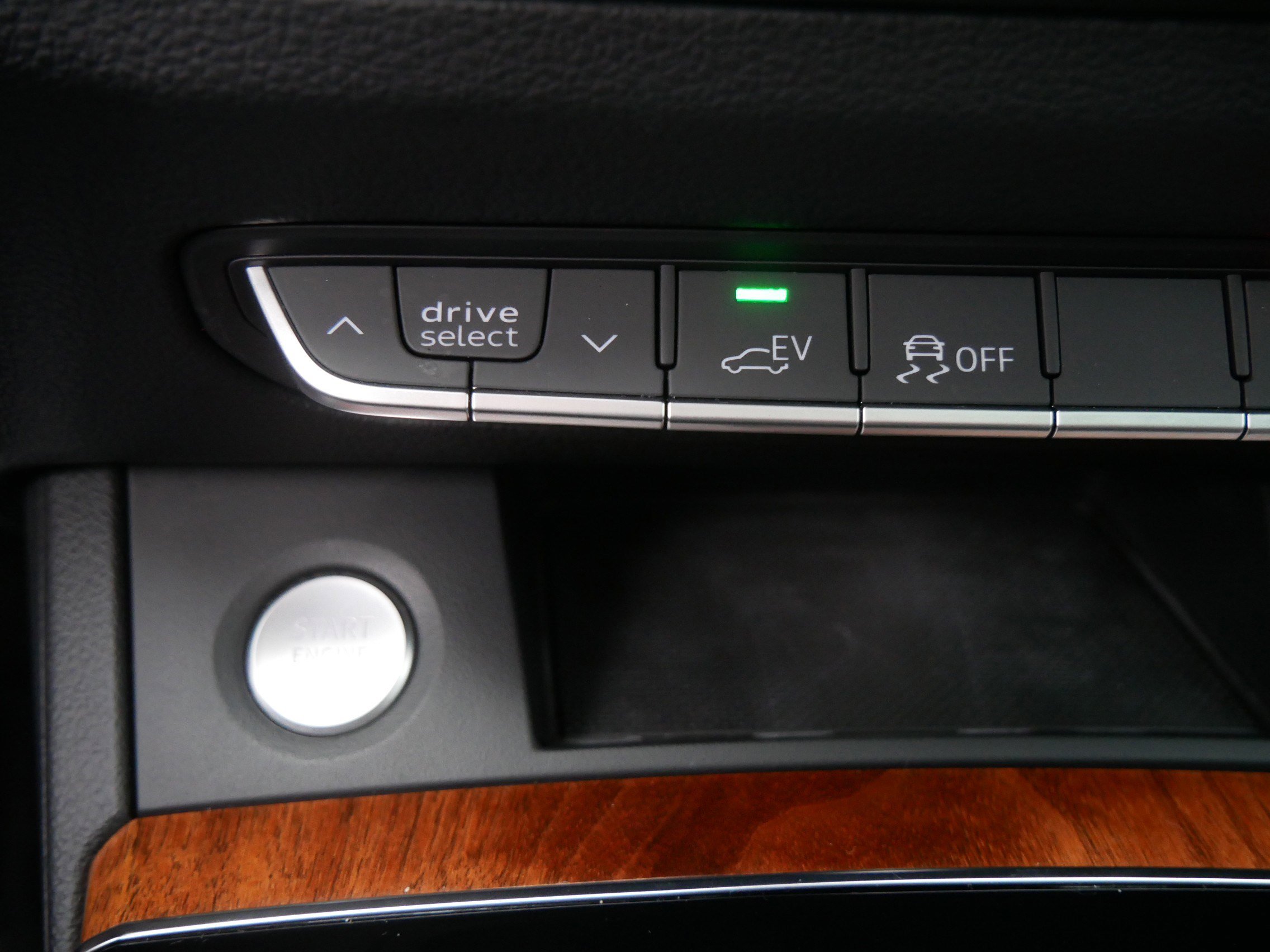 Used 2023 Audi Q5 e Premium w/ Convenience Package image 31