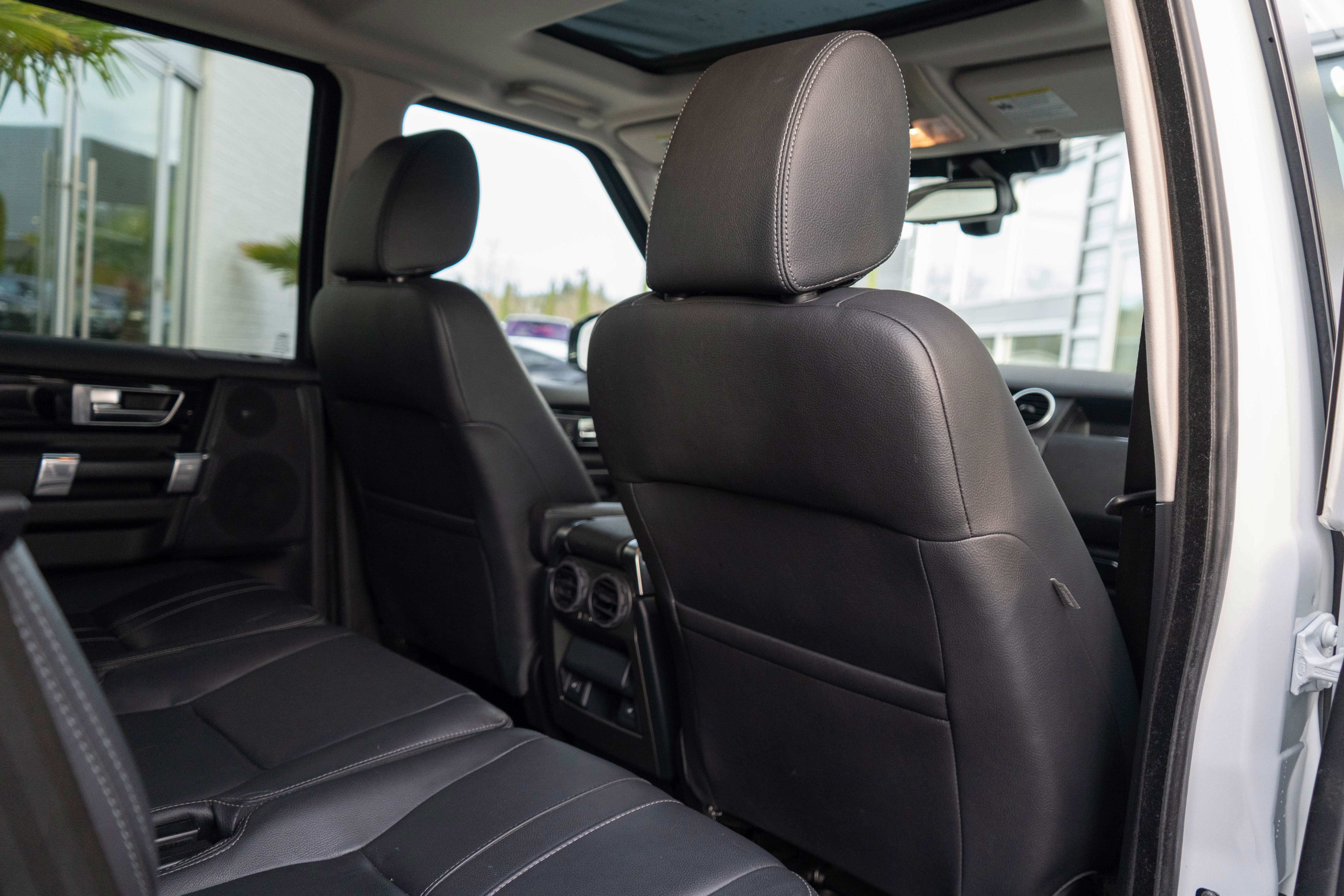 Used 2016 Land Rover LR4 HSE Silver Edition AWD/4WD image 28
