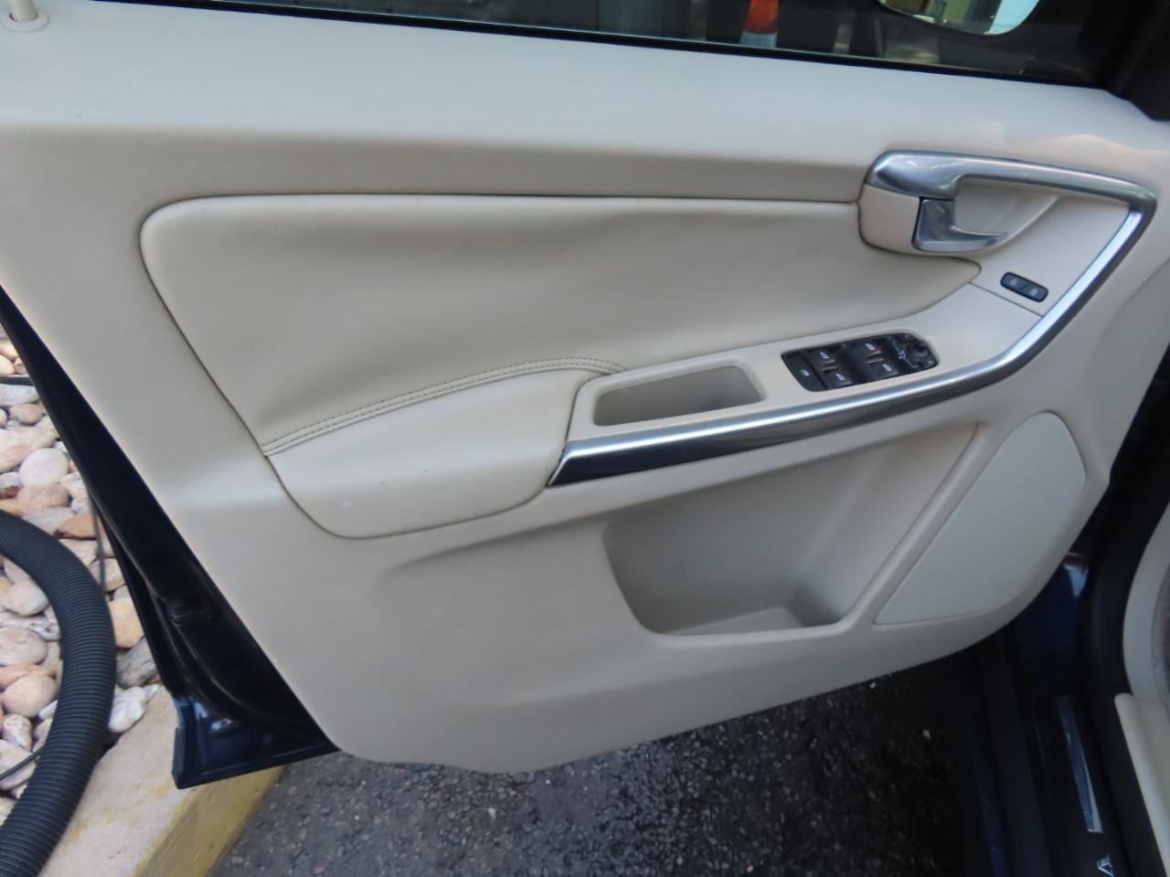 Used 2015 Volvo XC60 T5 Platinum FWD image 16