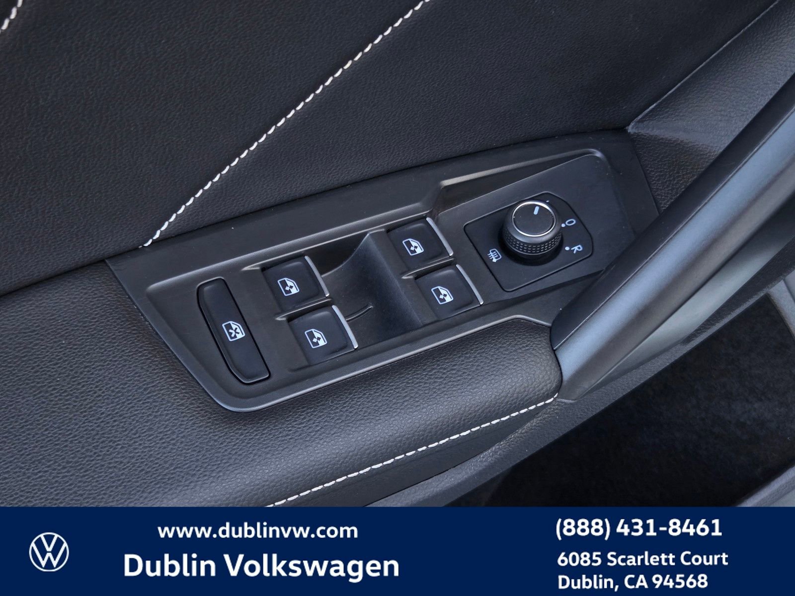 Used 2024 Volkswagen Tiguan SE image 11