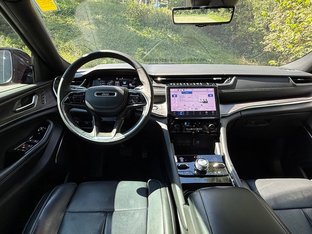 Used 2023 Jeep Grand Cherokee L Overland w/ Luxury Tech Group IV image 10