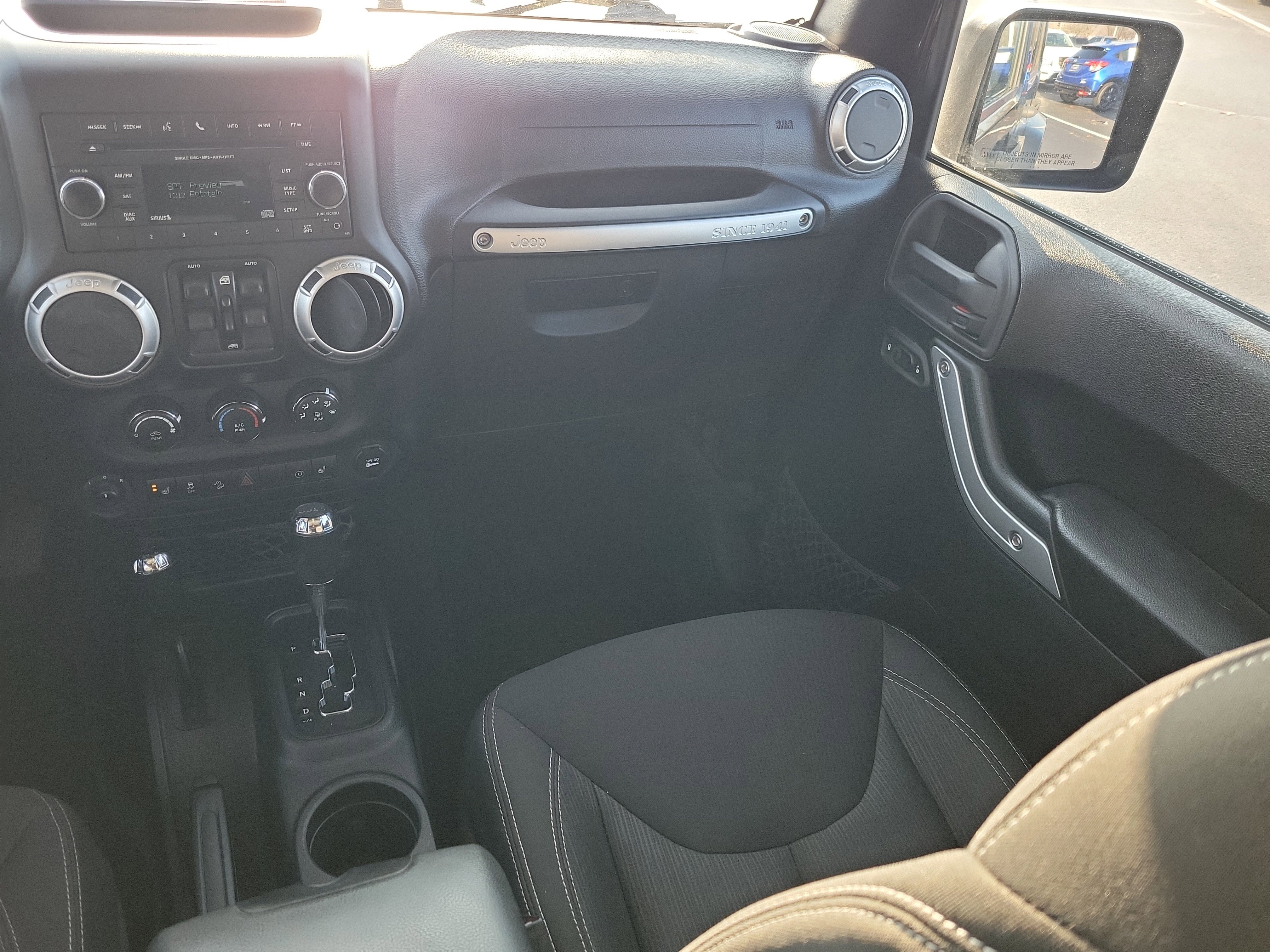 Used 2015 Jeep Wrangler Unlimited Sahara w/ Connectivity Group image 13