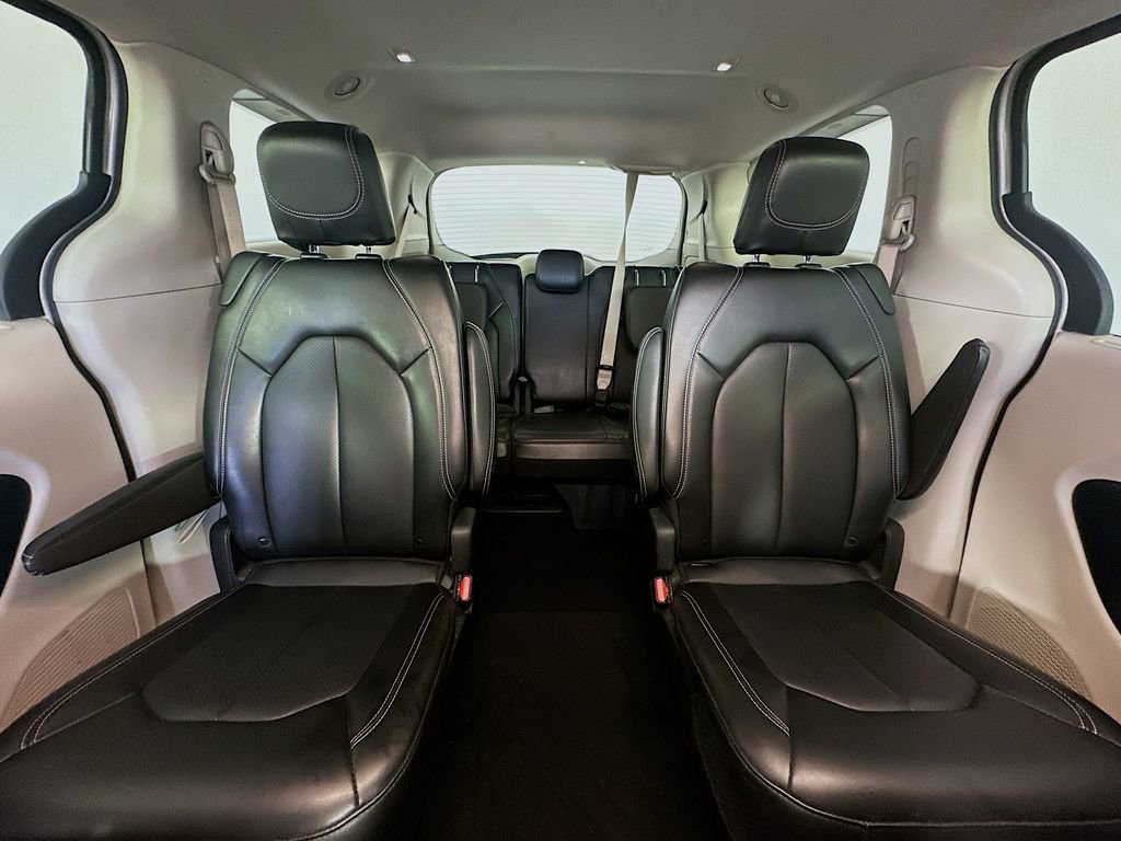 Used 2024 Chrysler Pacifica Touring-L FWD image 13