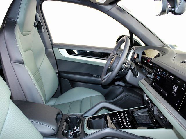 New 2025 Porsche Cayenne S AWD/4WD image 27