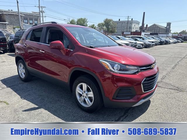Used 2019 Chevrolet Trax LT w/ Sun & Sound Package AWD/4WD image 2
