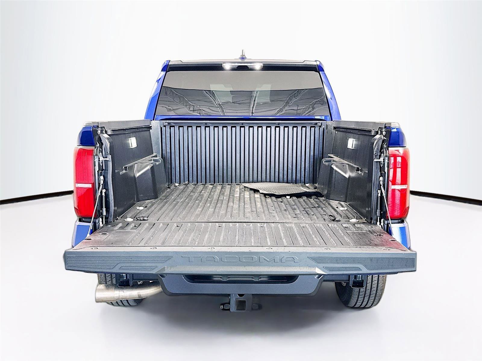 Used 2025 Toyota Tacoma SR5 RWD image 6