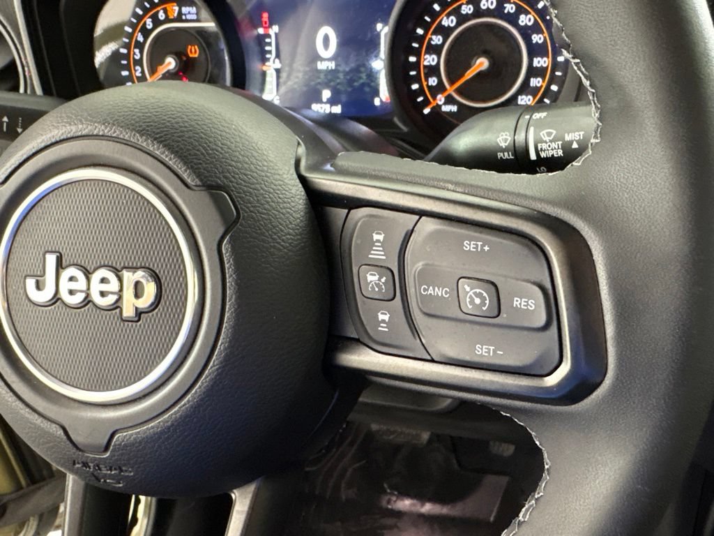 Used 2025 Jeep Gladiator Rubicon w/ Technology Group AWD/4WD image 39
