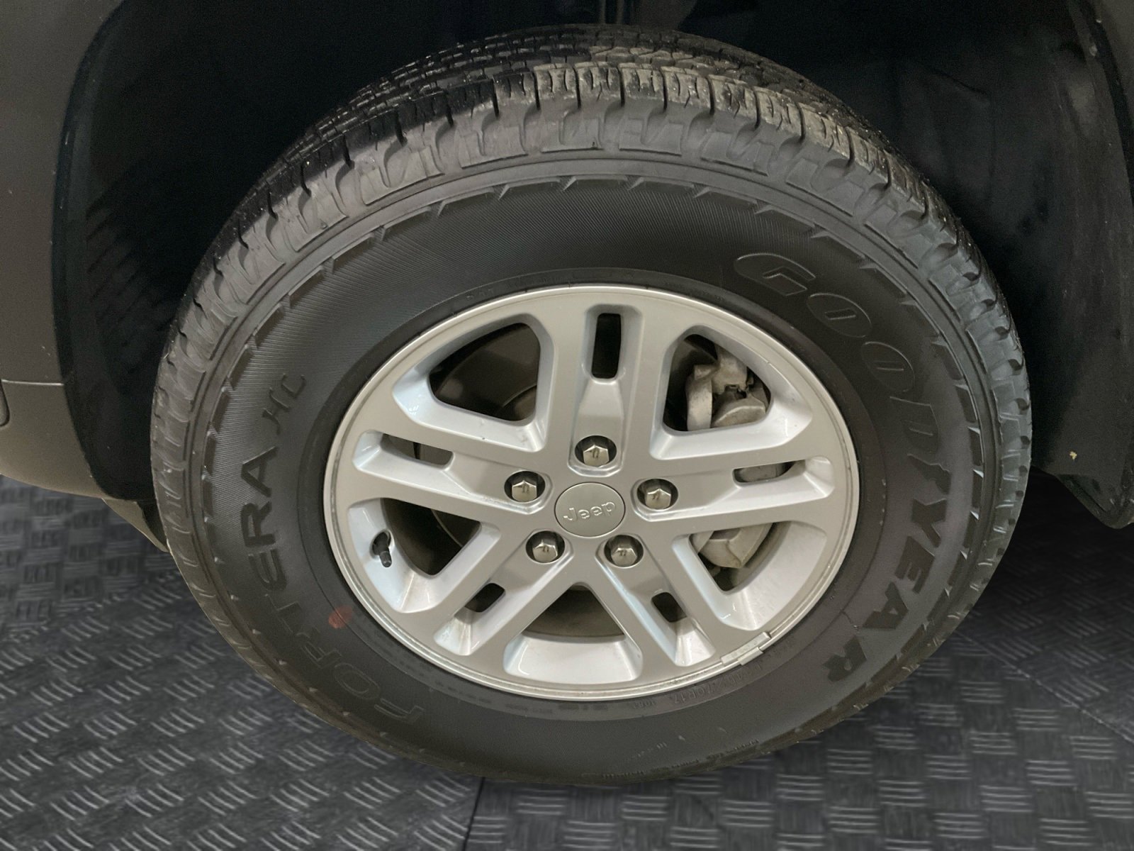 Used 2025 Jeep Grand Cherokee Laredo w/ Luxury Tech Group I image 14