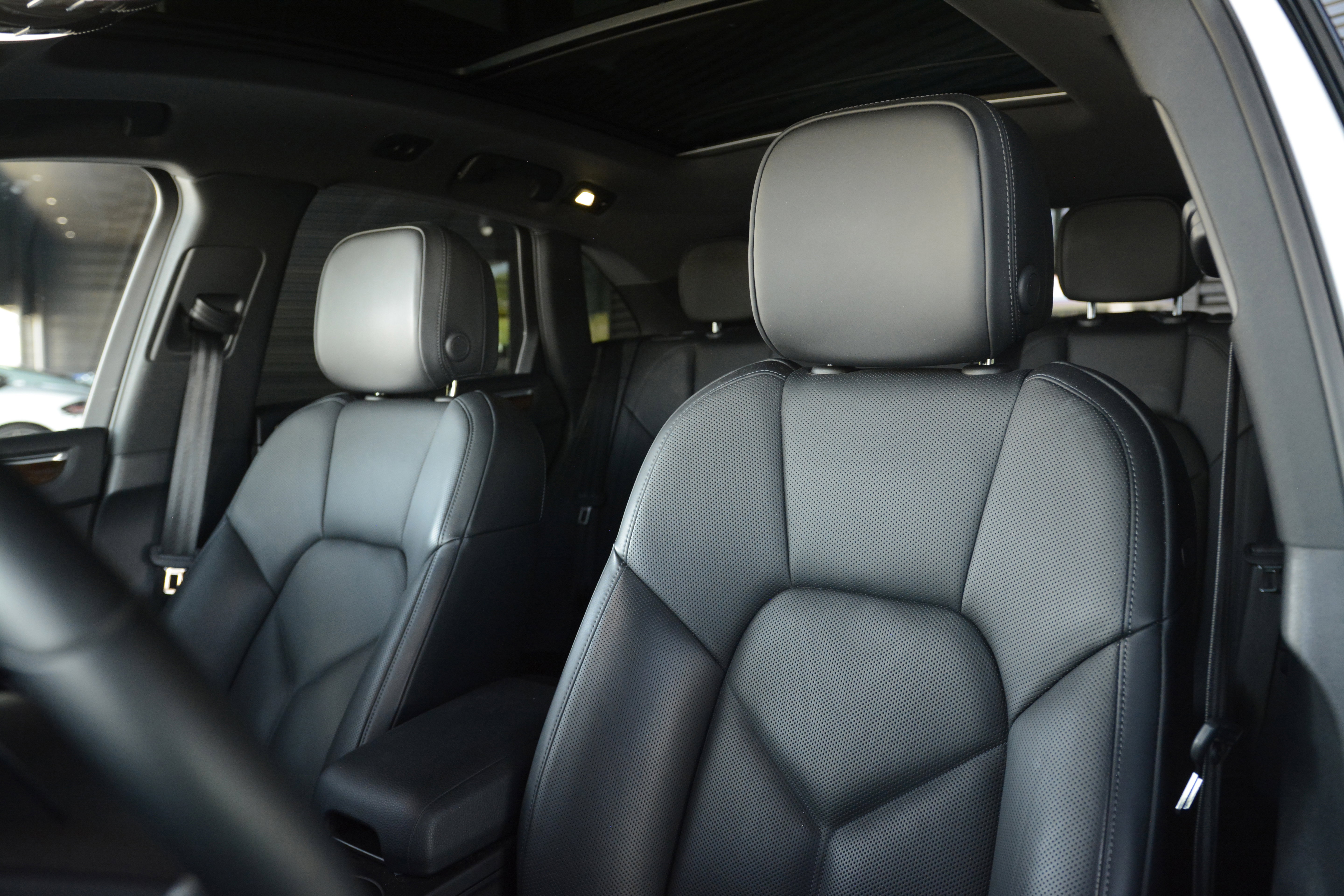 Certified 2022 Porsche Macan S AWD/4WD image 5
