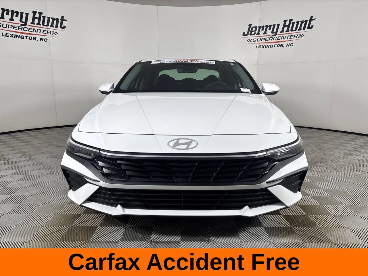 Used 2026 Hyundai Elantra SE FWD image 3