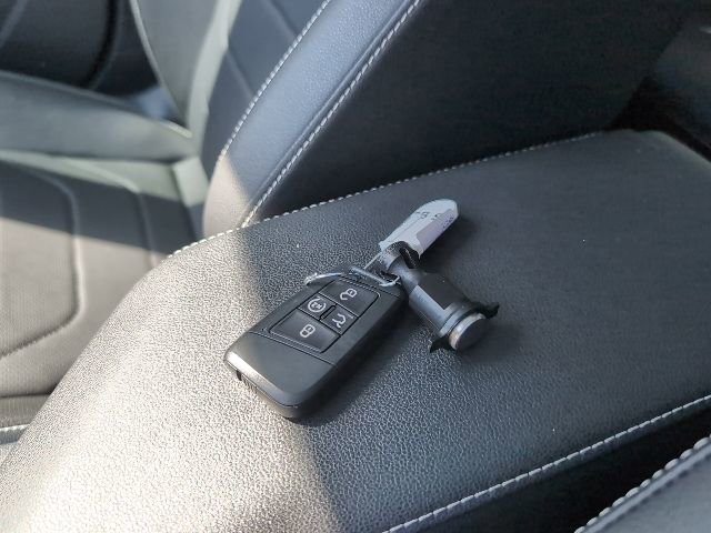 Used 2024 Volkswagen Jetta SEL FWD image 31