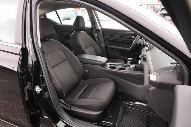 Used 2025 Nissan Altima 2.5 SV image 26