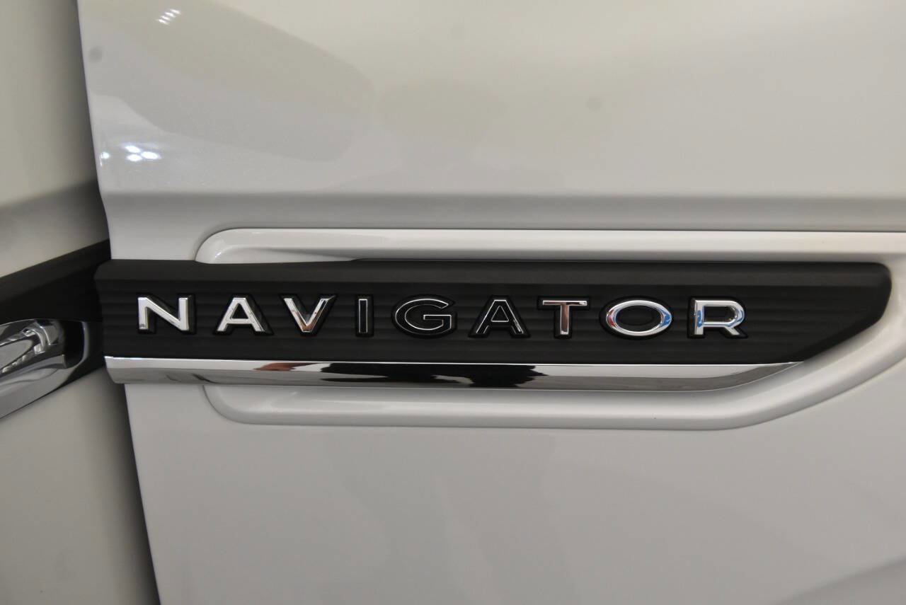 Used 2022 Lincoln Navigator Reserve image 17