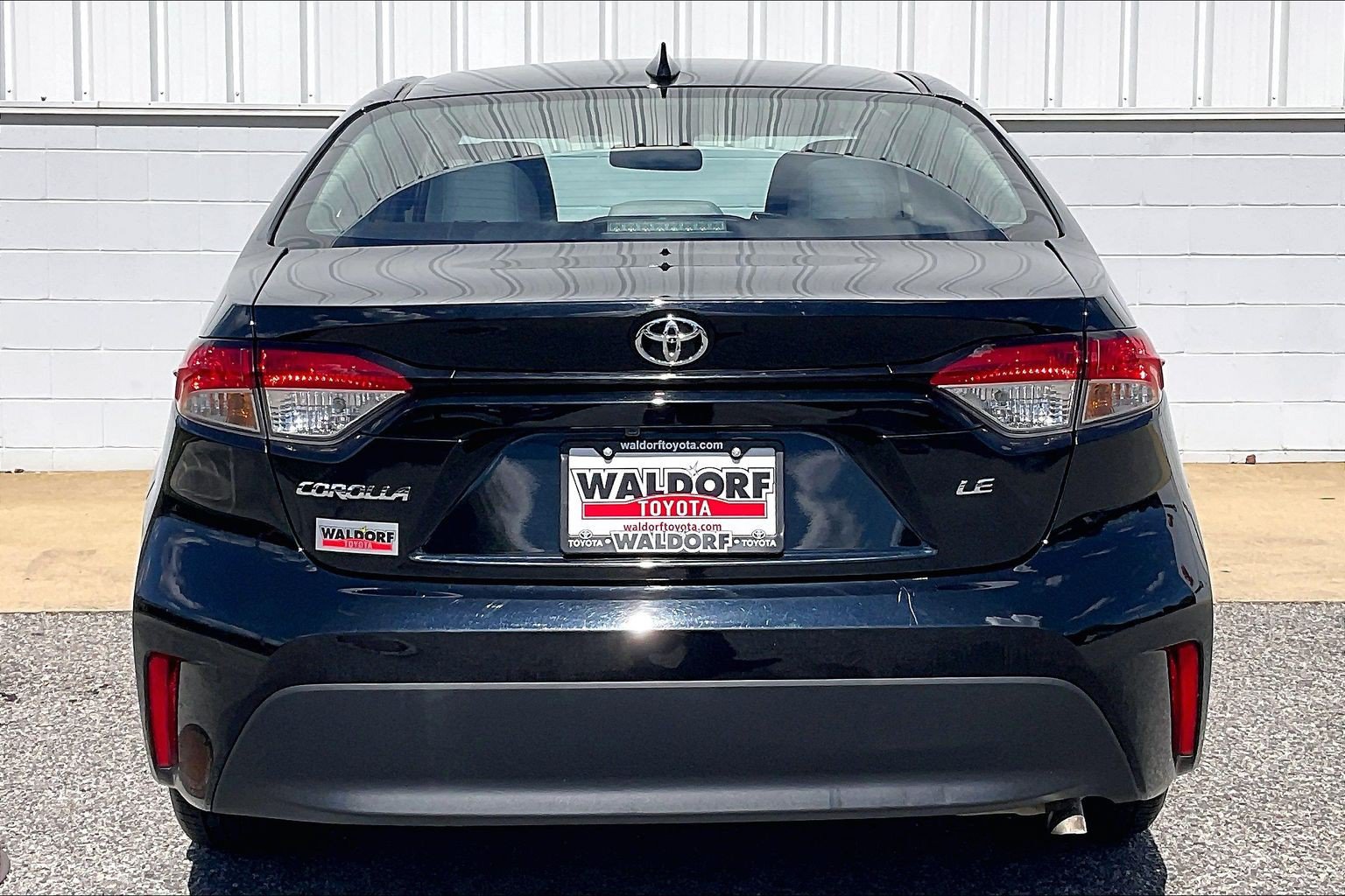 Used 2025 Toyota Corolla LE FWD image 5